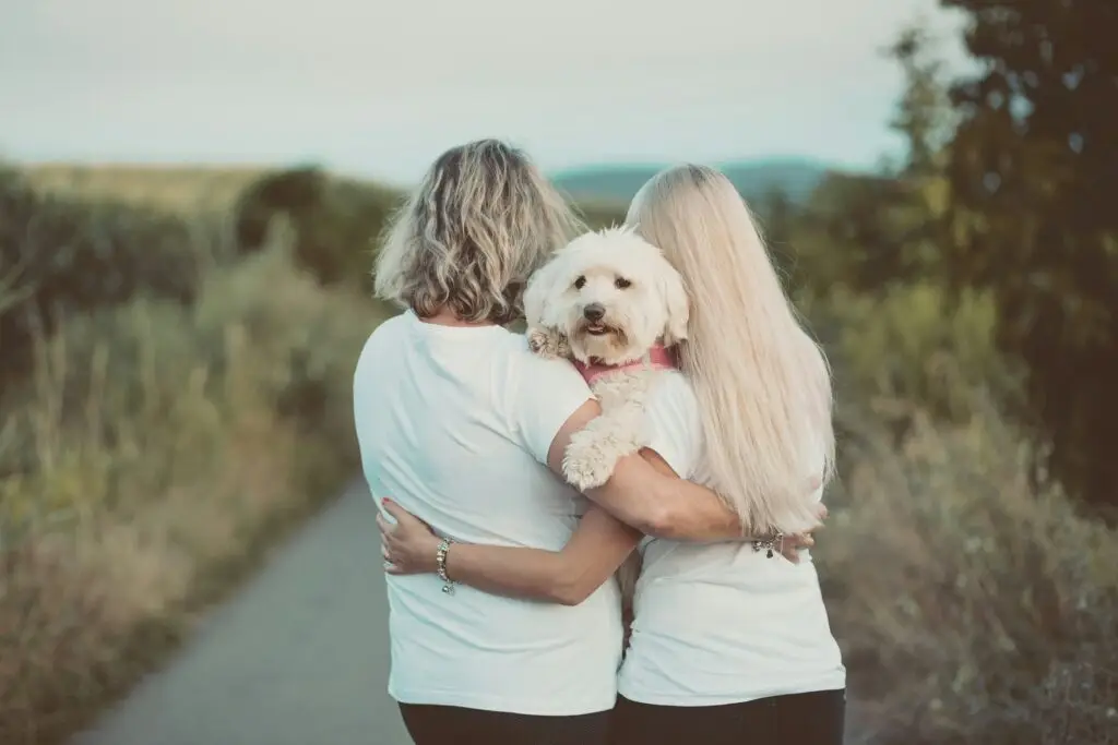 Family-Holding-Pet-Loss-Support-Grief